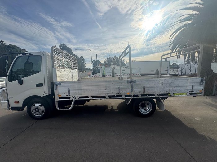 2017 Hino 300 617 WHITE
