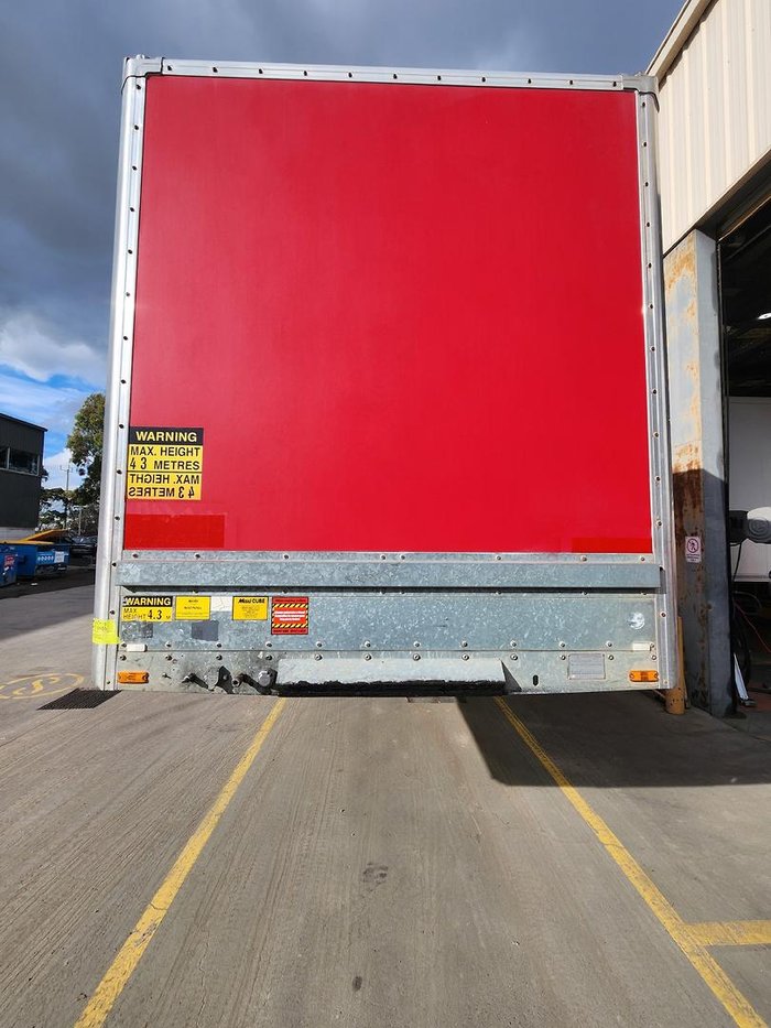 2007 Maxi Trans 24P Dry Freight Van Red