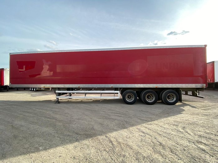 2007 Maxi Trans 24P Dry Freight Van Red