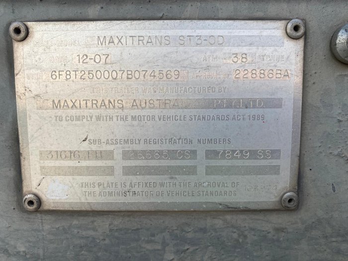 2007 Maxi Trans 24P Dry Freight Van Red