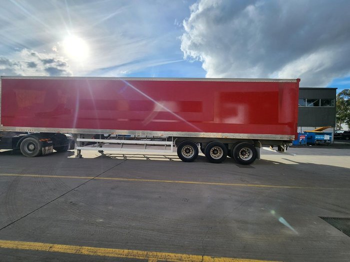 2007 Maxi Trans 24P Dry Freight Van Red