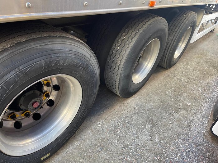 2007 Maxi Trans 24P Dry Freight Van Red
