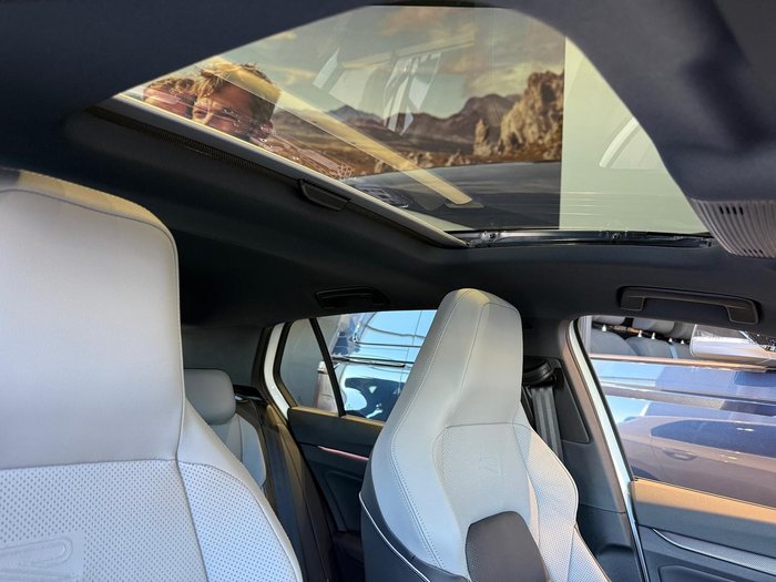 2025 Volkswagen Golf 110TSI R-Line