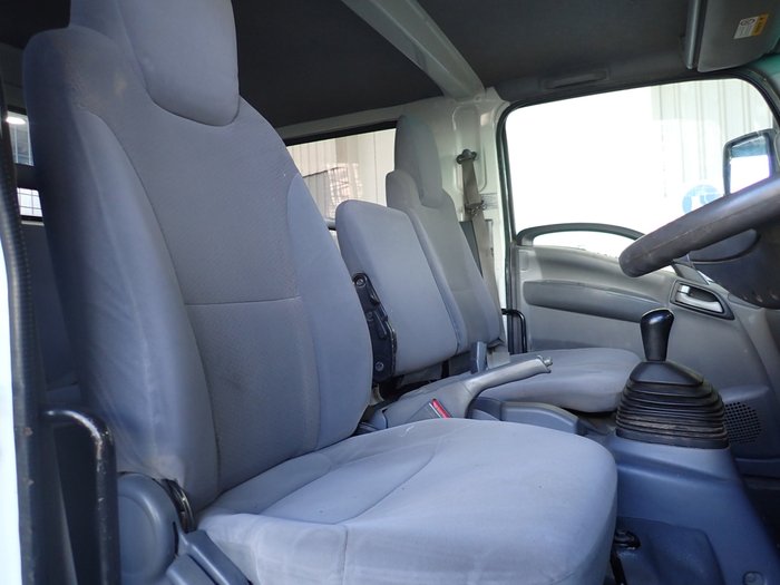 2017 ISUZU NPS 75/45-155 WHITE