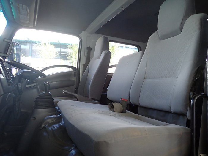 2017 ISUZU NPS 75/45-155 WHITE