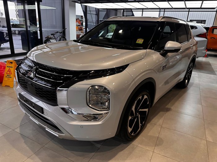 2024 Mitsubishi Outlander PHEV Exceed