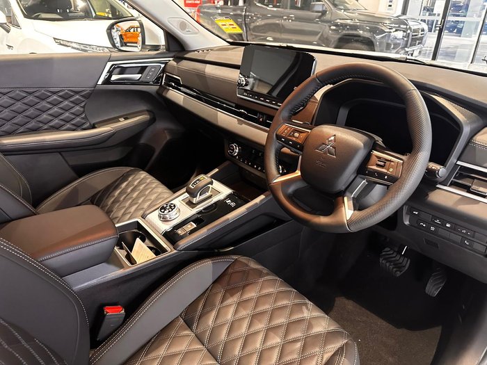 2024 Mitsubishi Outlander PHEV Exceed