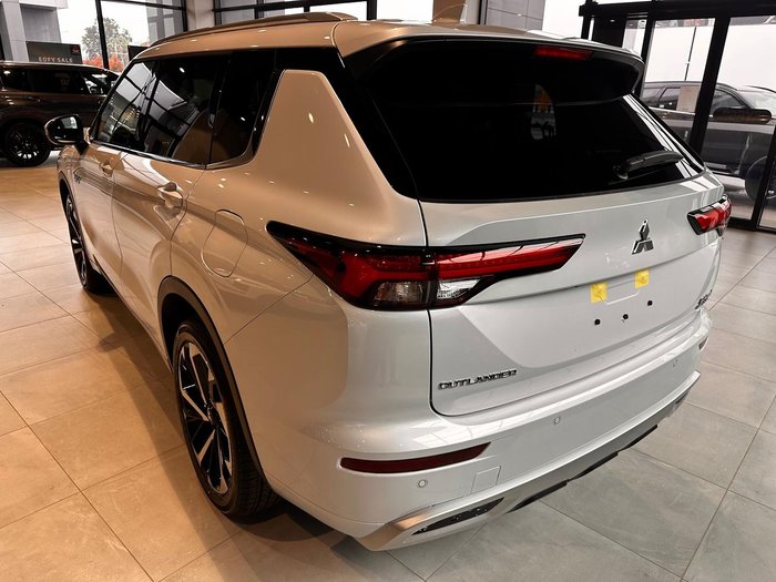 2024 Mitsubishi Outlander PHEV Exceed