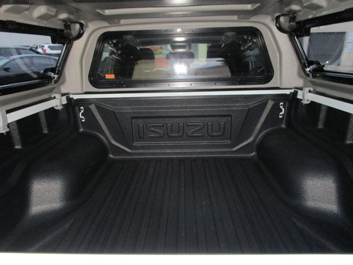 2025 Isuzu D-MAX LS-M