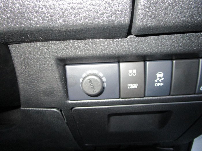 2025 Isuzu D-MAX LS-M