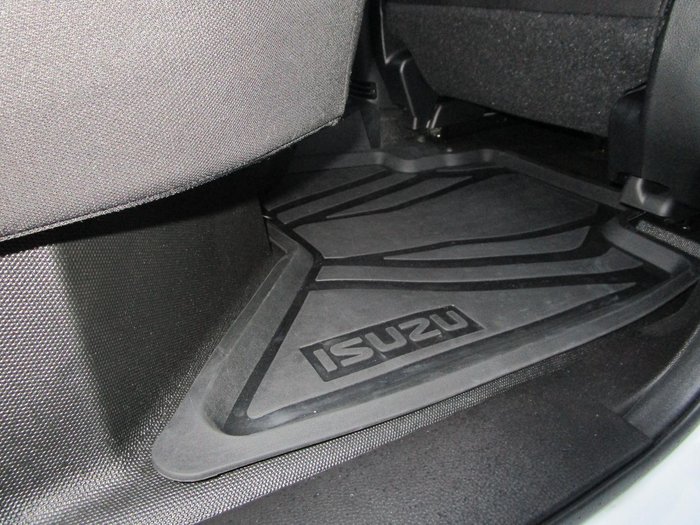 2025 Isuzu D-MAX LS-M