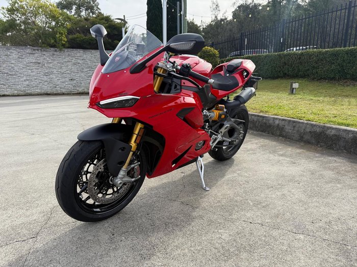 2025 Ducati Panigale V2 S Panigale Red