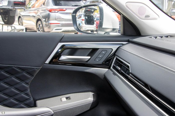 2025 Mitsubishi Outlander PHEV Exceed