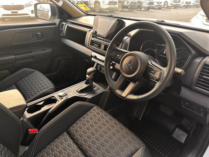 2025 Mitsubishi Triton GLX+