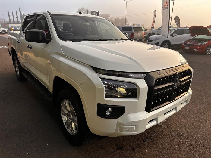 2025 Mitsubishi Triton GLX+