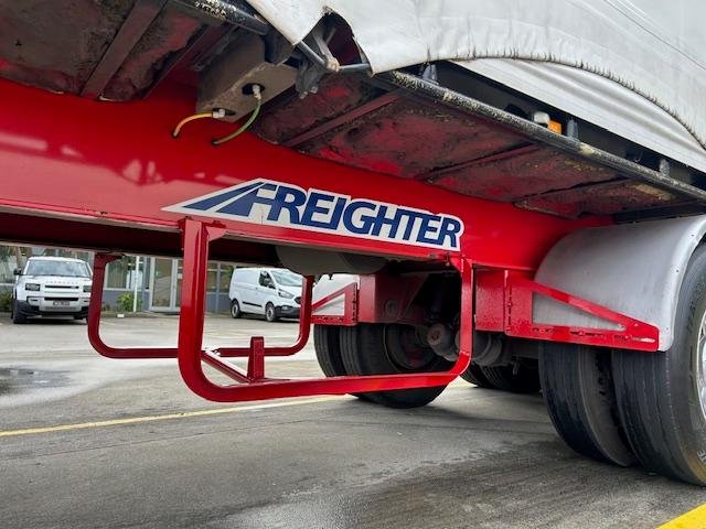 2010 Maxitrans St3 34 Pallet Sd Refrigerated Curtain Sider