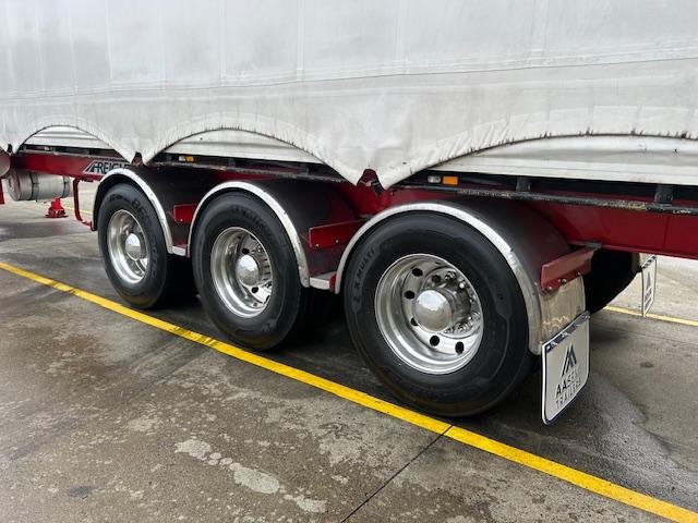2010 Maxitrans St3 34 Pallet Sd Refrigerated Curtain Sider