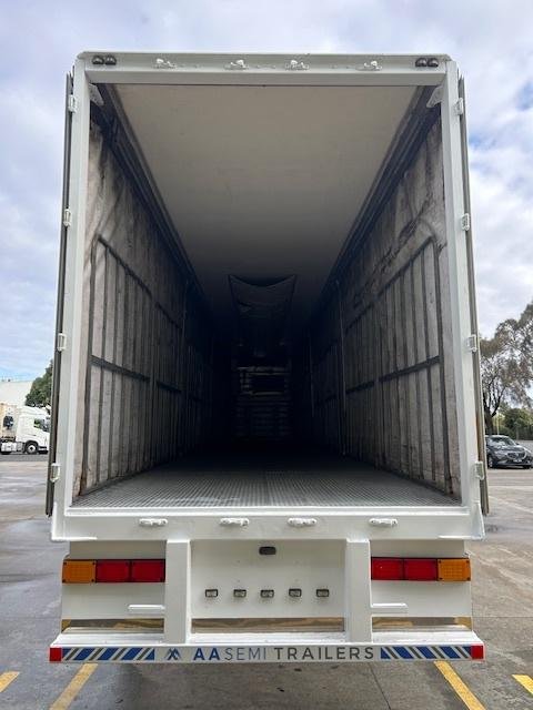 2010 Maxitrans St3 34 Pallet Sd Refrigerated Curtain Sider
