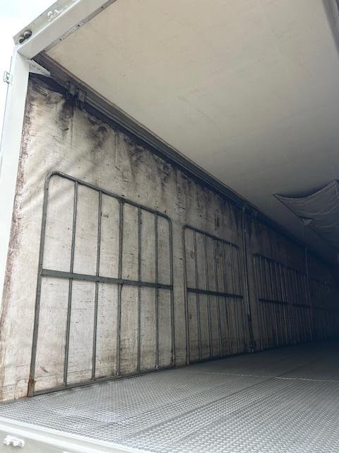 2010 Maxitrans St3 34 Pallet Sd Refrigerated Curtain Sider