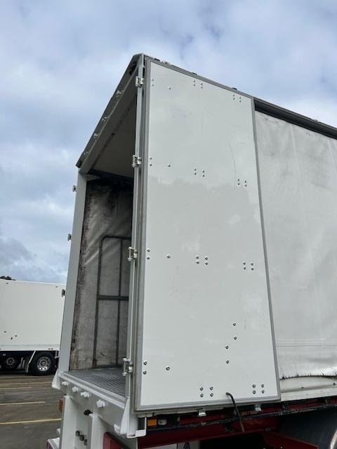 2010 Maxitrans St3 34 Pallet Sd Refrigerated Curtain Sider