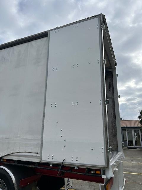 2010 Maxitrans St3 34 Pallet Sd Refrigerated Curtain Sider