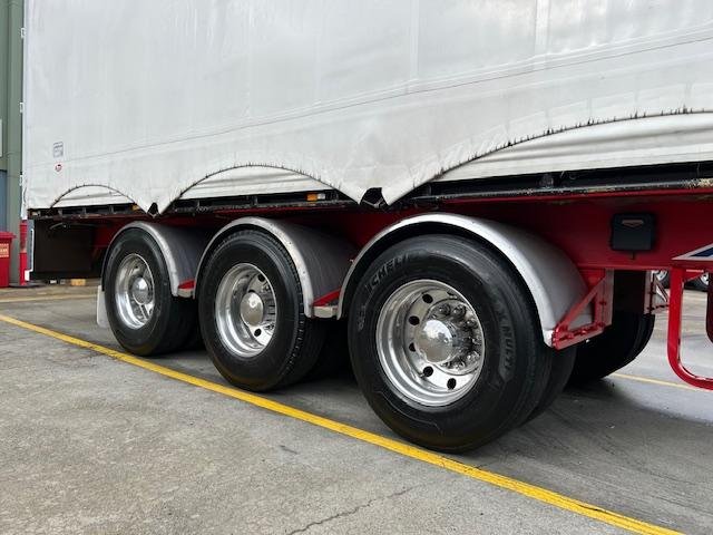 2010 Maxitrans St3 34 Pallet Sd Refrigerated Curtain Sider