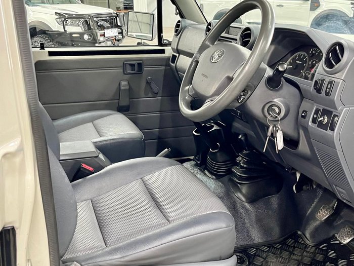 2018 Toyota Landcruiser Workmate VDJ79R 4X4 Dual Range French Vanilla