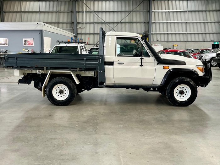 2018 Toyota Landcruiser Workmate VDJ79R 4X4 Dual Range French Vanilla