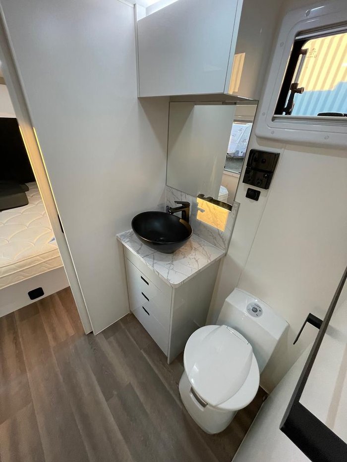 2021 Lotus Caravans 22' Freelander Rear Club Lounge