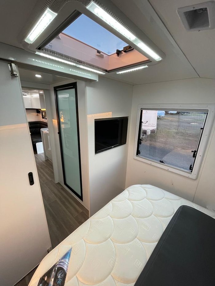 2021 Lotus Caravans 22' Freelander Rear Club Lounge