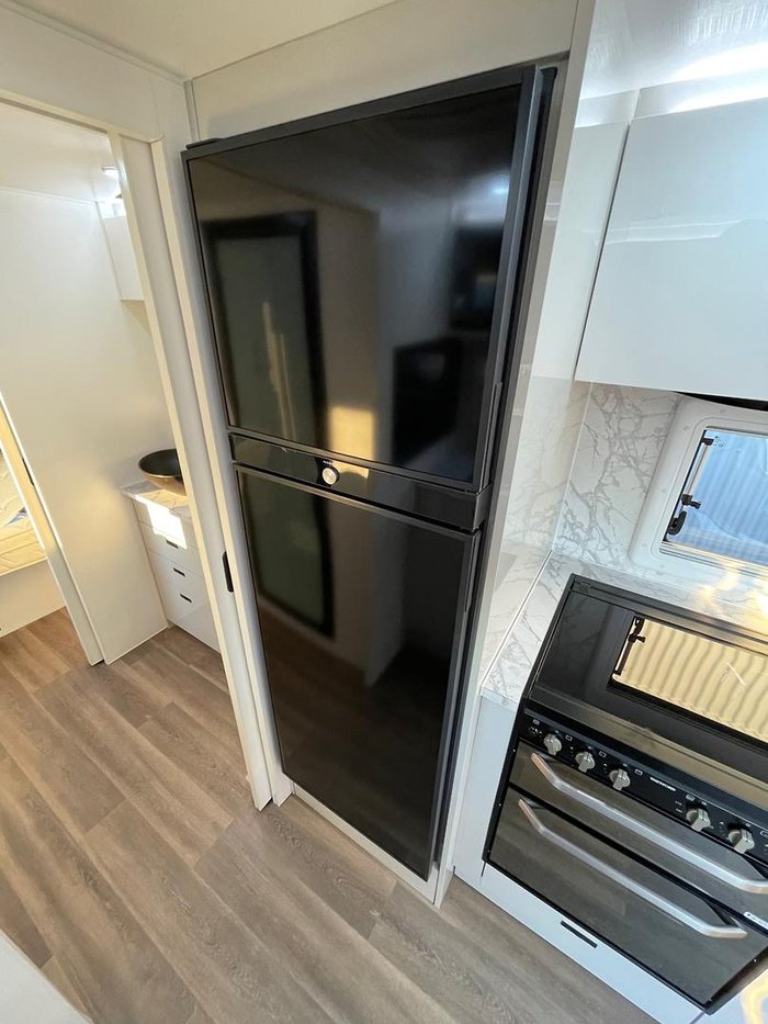 2021 Lotus Caravans 22' Freelander Rear Club Lounge