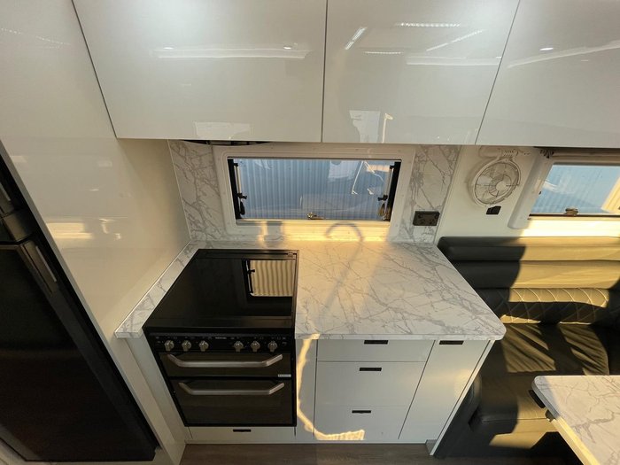2021 Lotus Caravans 22' Freelander Rear Club Lounge