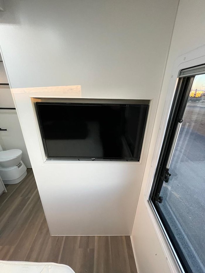 2021 Lotus Caravans 22' Freelander Rear Club Lounge