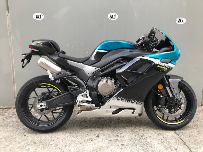 2025 CFMOTO 500 SR Voom
