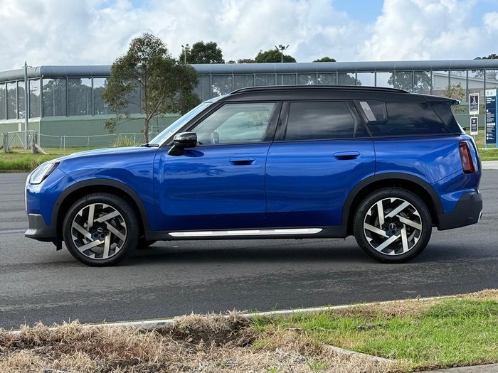 2025 MINI Countryman C Favoured
