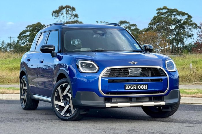 2025 MINI Countryman C Favoured