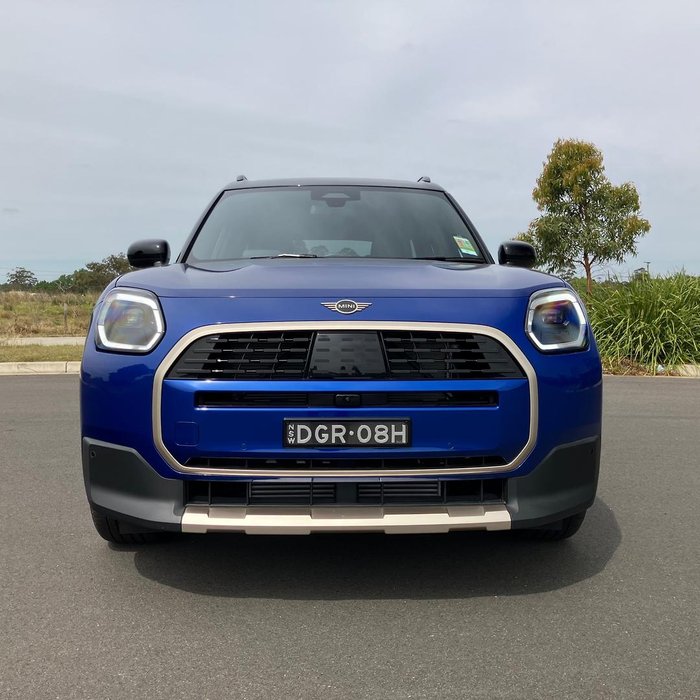 2024 MINI Countryman C Favoured