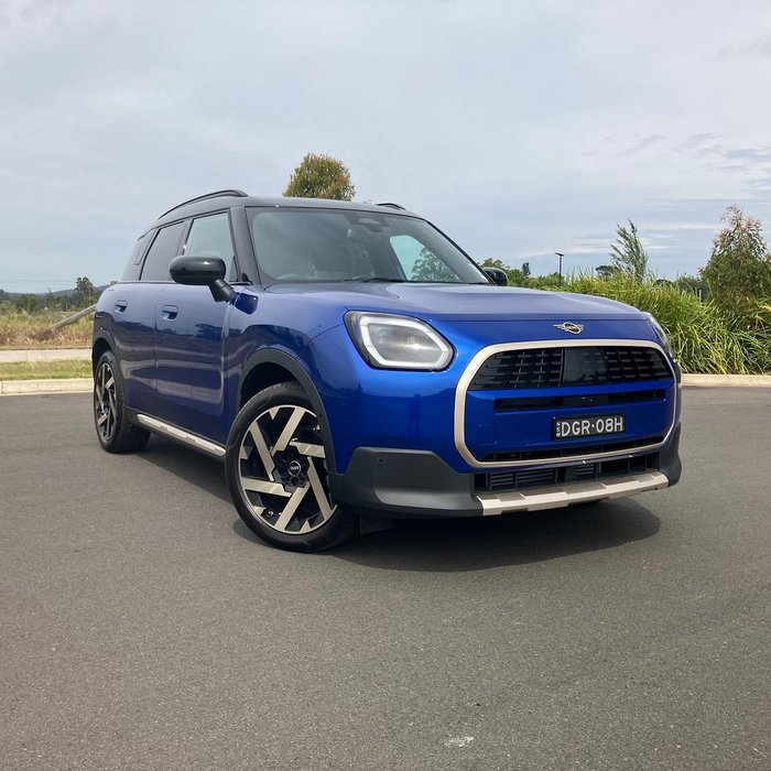 2025 MINI Countryman C Favoured