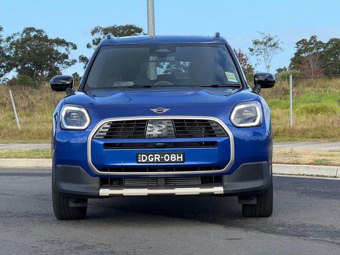 2025 MINI Countryman C Favoured