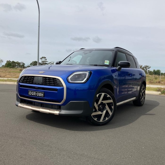 2024 MINI Countryman C Favoured