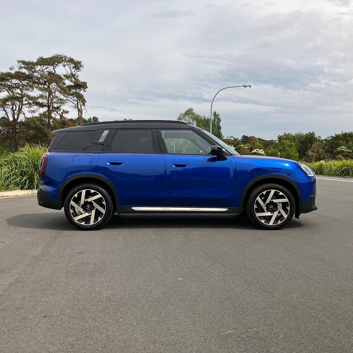 2024 MINI Countryman C Favoured