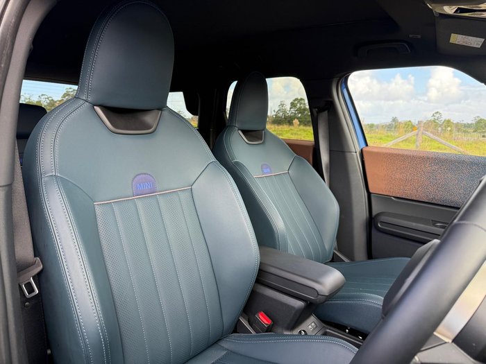 2025 MINI Countryman C Favoured