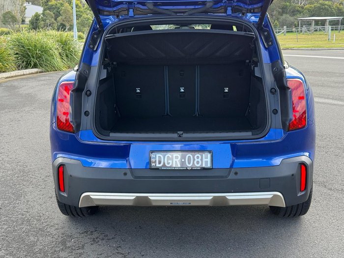 2025 MINI Countryman C Favoured