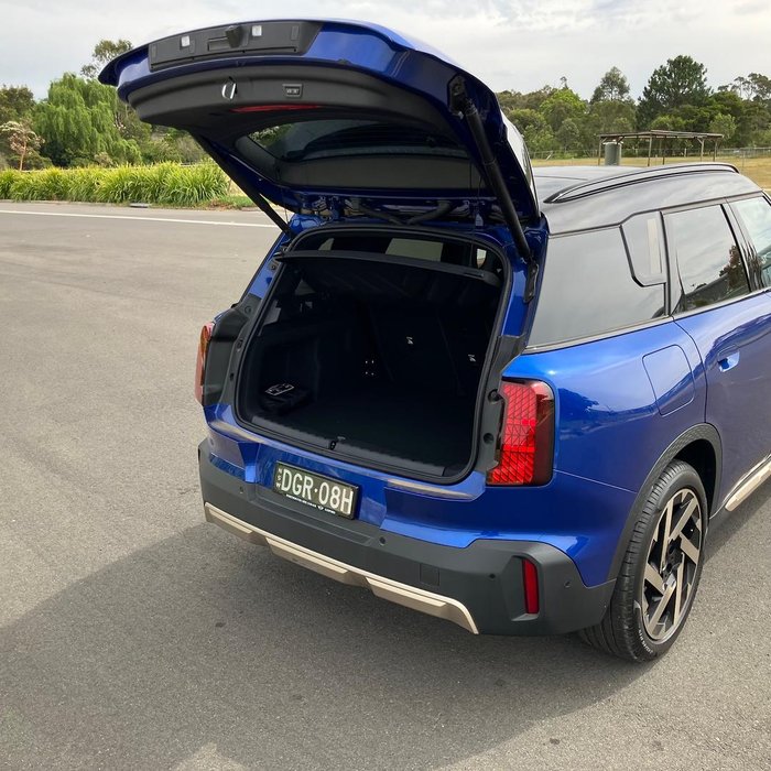 2024 MINI Countryman C Favoured