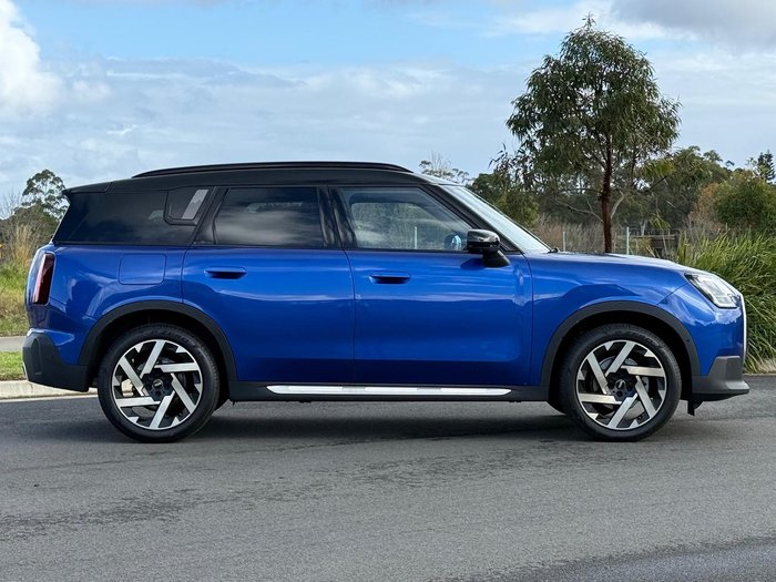 2025 MINI Countryman C Favoured