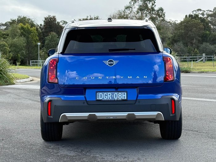 2025 MINI Countryman C Favoured