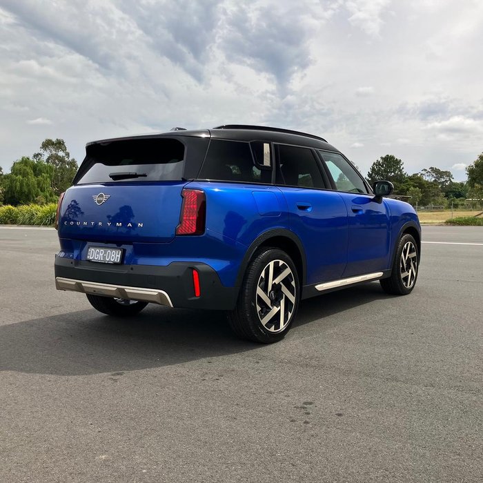 2024 MINI Countryman C Favoured