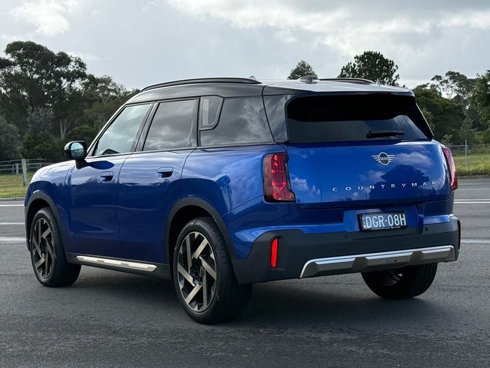 2025 MINI Countryman C Favoured