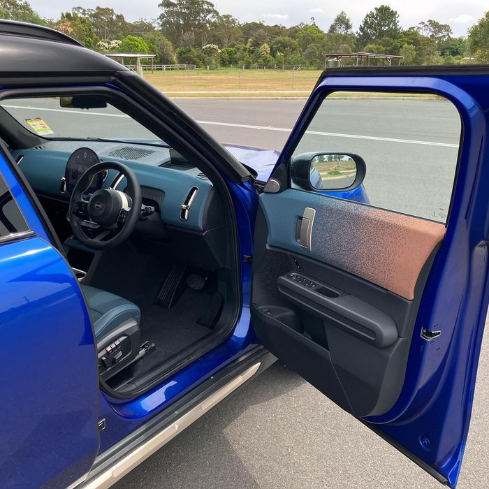 2025 MINI Countryman C Favoured