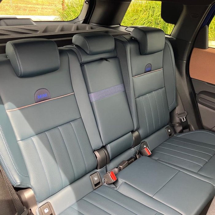 2025 MINI Countryman C Favoured